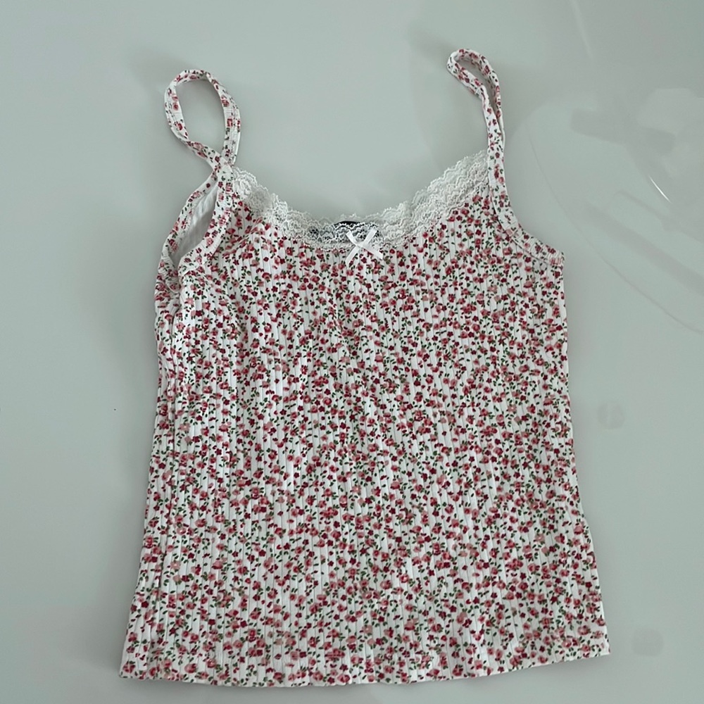 brandy melville floral Top